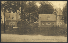 17695 Gezicht op het poortgebouw van Huis Doorn (Langbroekerweg 2a-8) te Doorn.